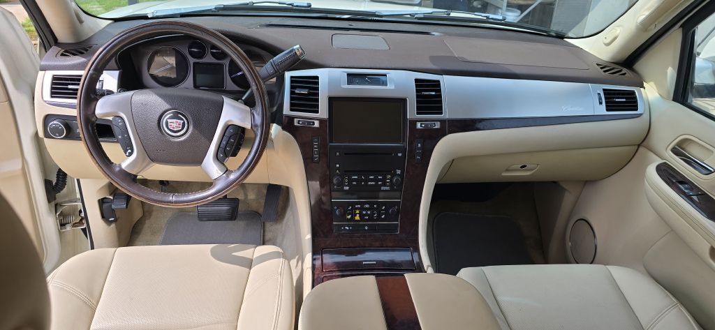 2007 Cadillac Escalade Image 8