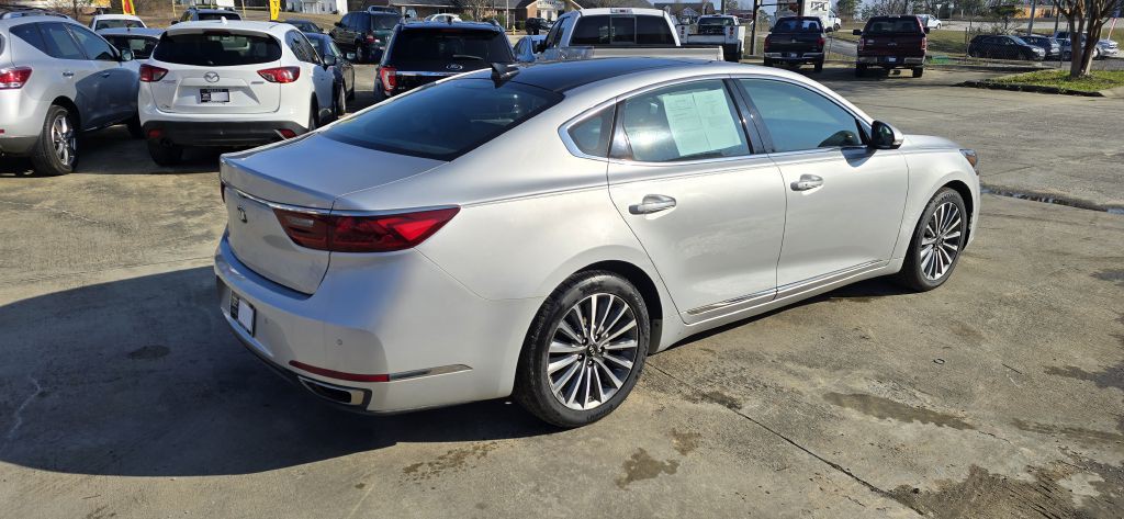 2017 Kia Cadenza Image 3