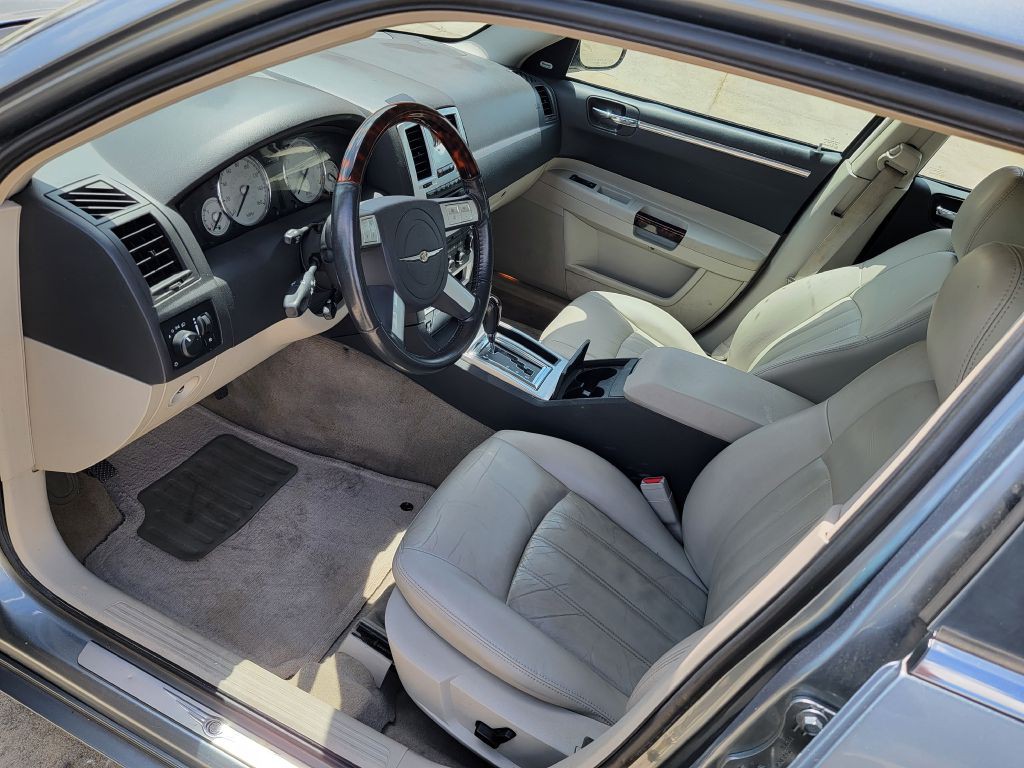 2006 Chrysler 300 Image 5