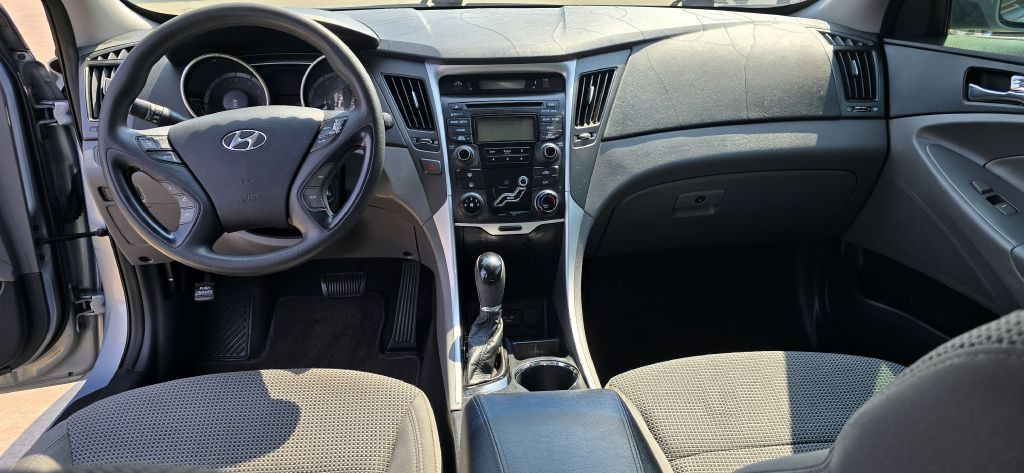 2012 Hyundai Sonata Image 6