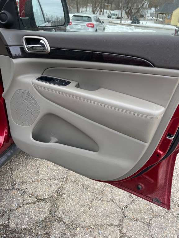 2011 Jeep Grand Cherokee Image 18