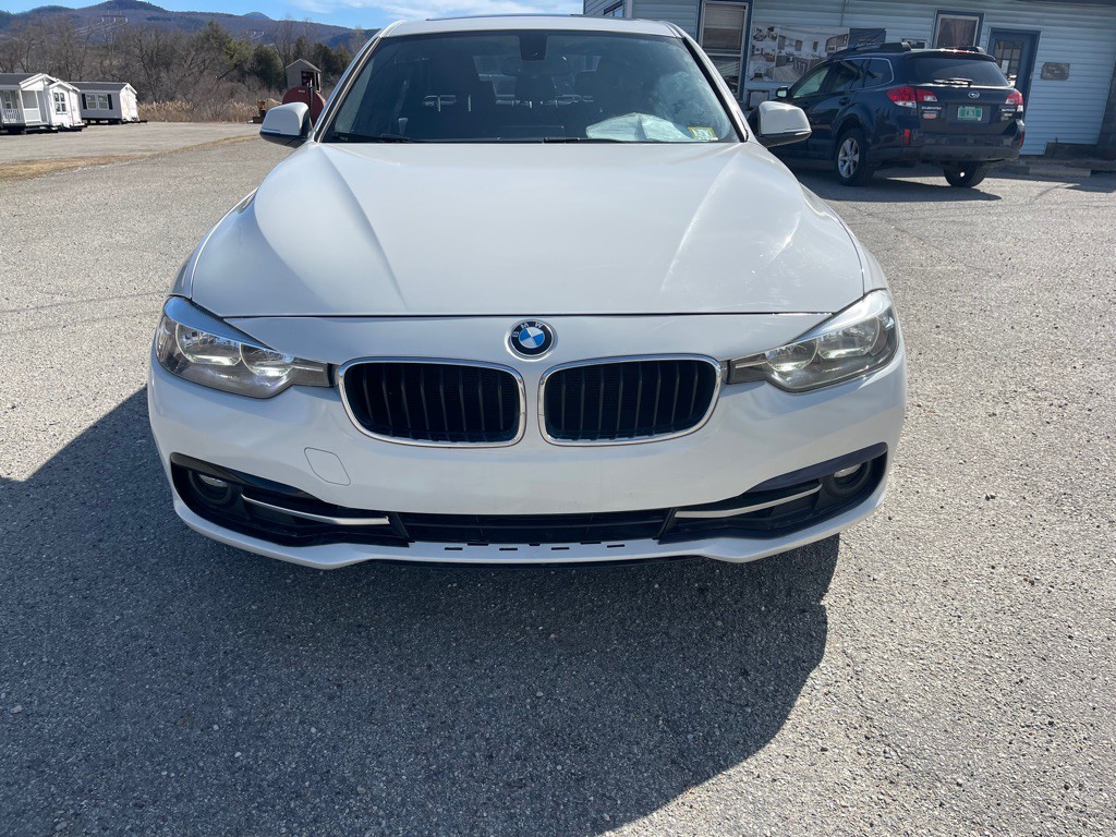 2017 BMW 3 Series Image 2