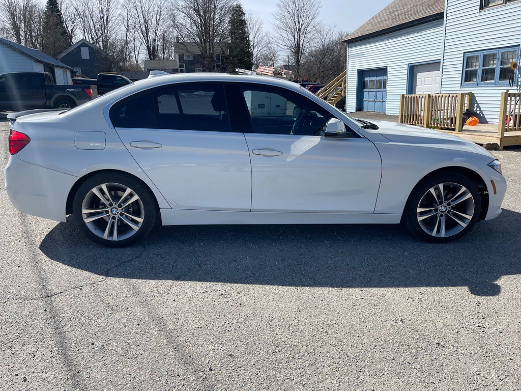 2017 BMW 3 Series Image 4