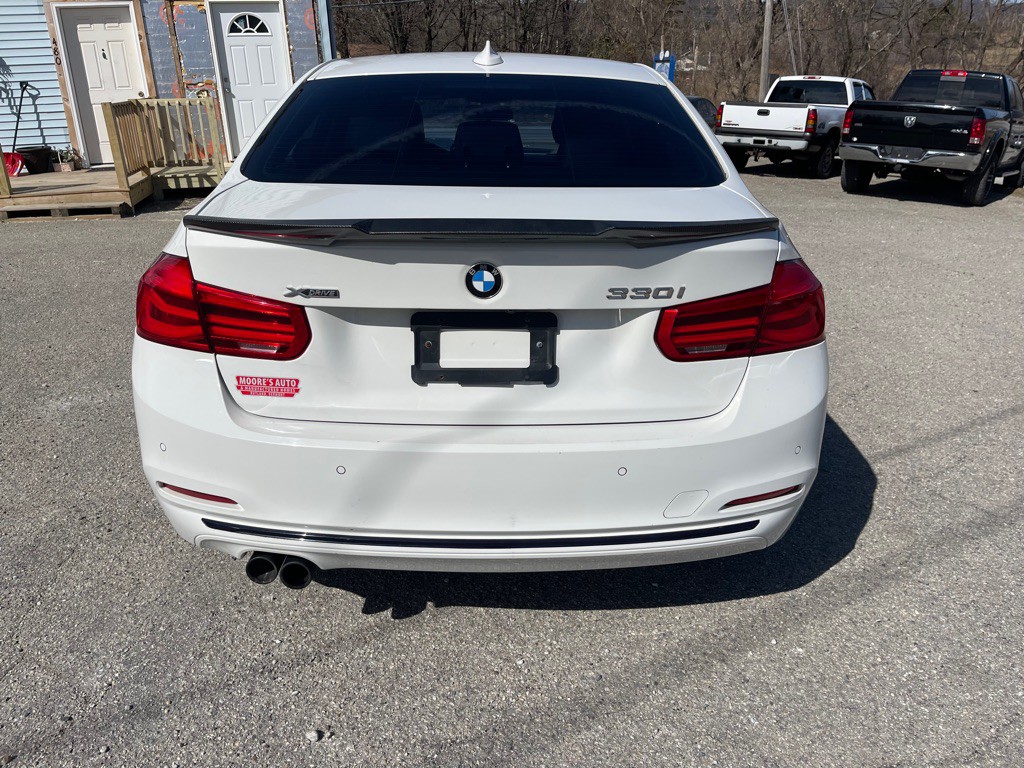 2017 BMW 3 Series Image 5