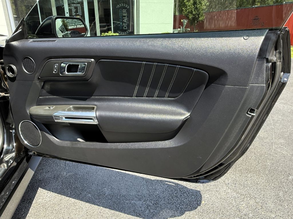 2016 Ford Mustang Image 21