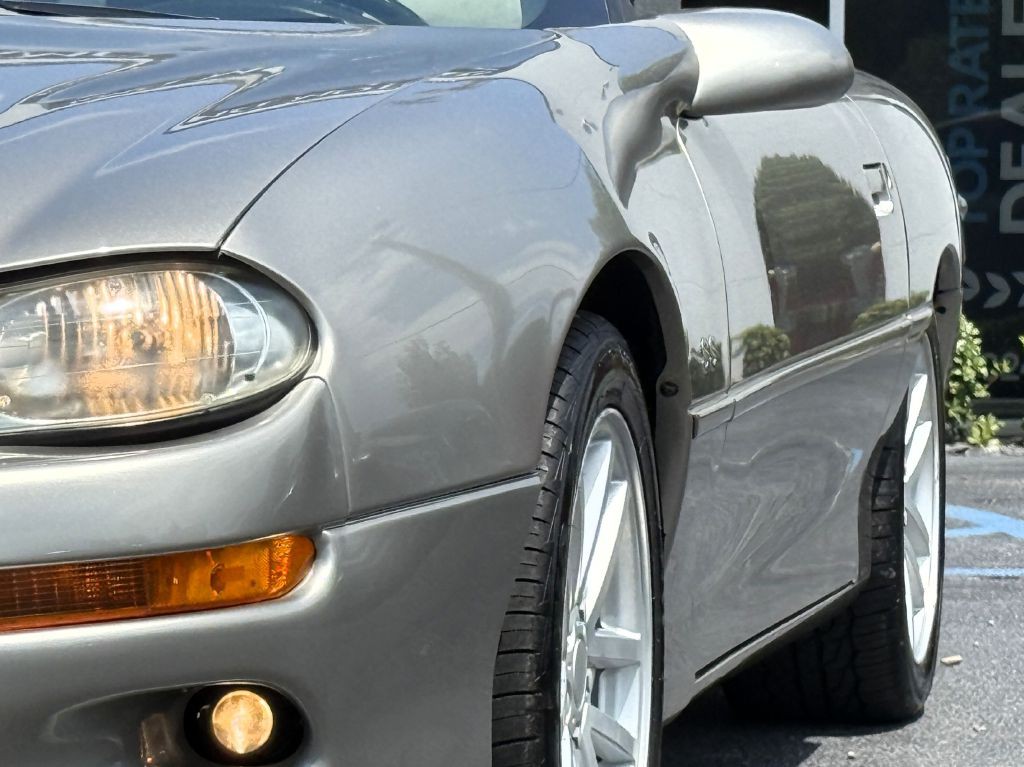 2002 Chevrolet Camaro Image 3