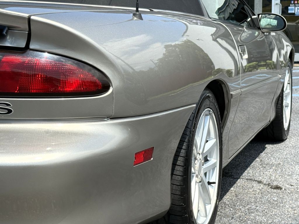 2002 Chevrolet Camaro Image 8