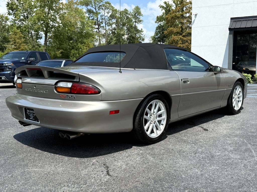 2002 Chevrolet Camaro Image 9