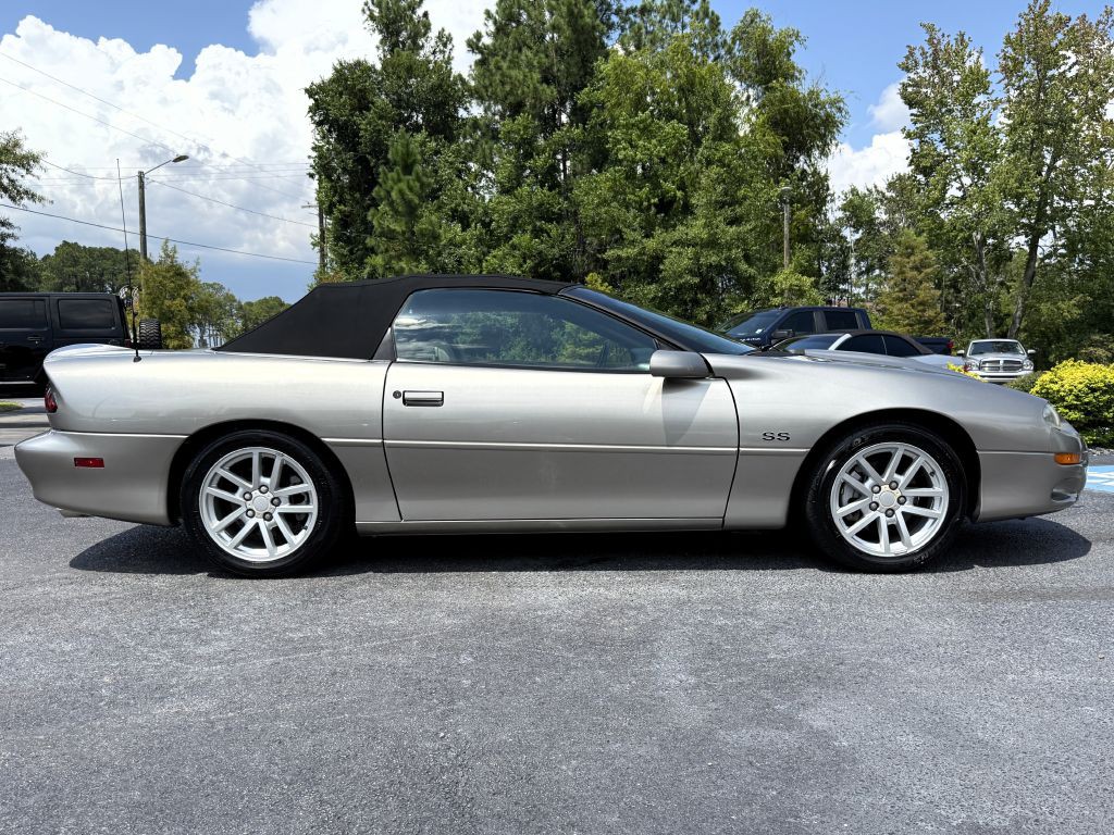 2002 Chevrolet Camaro Image 10