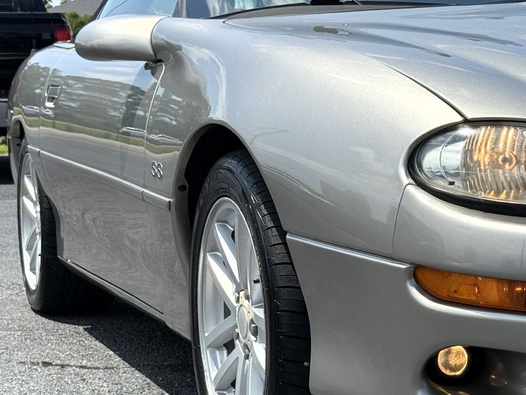 2002 Chevrolet Camaro Image 12