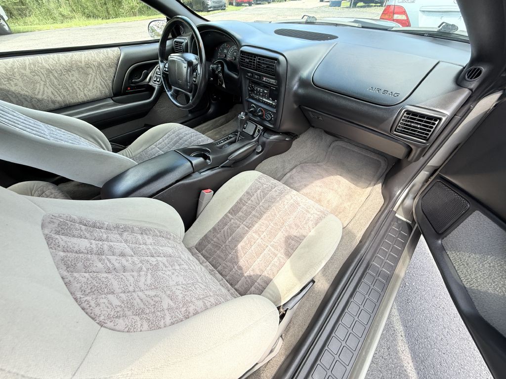 2002 Chevrolet Camaro Image 18