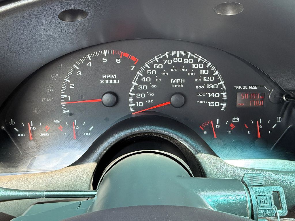 2002 Chevrolet Camaro Image 21