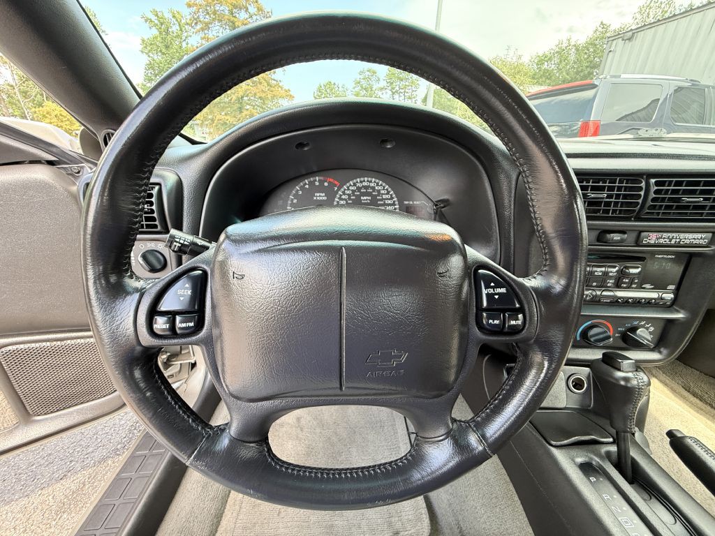2002 Chevrolet Camaro Image 22