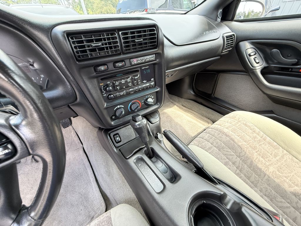 2002 Chevrolet Camaro Image 23