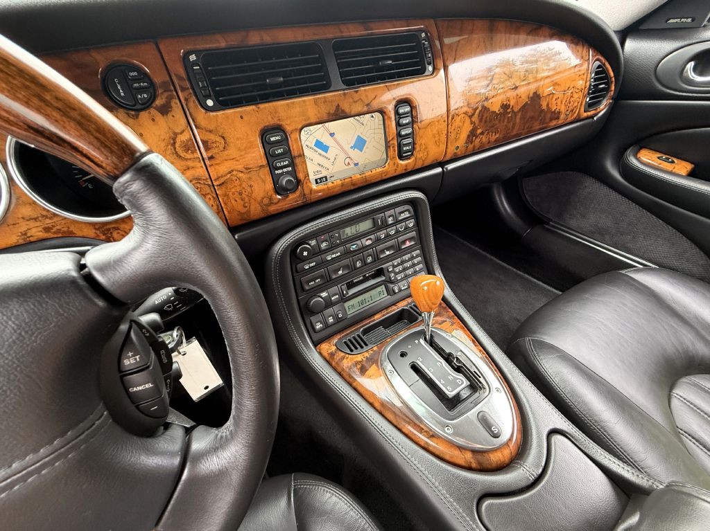 2004 Jaguar XK-Series Image 21