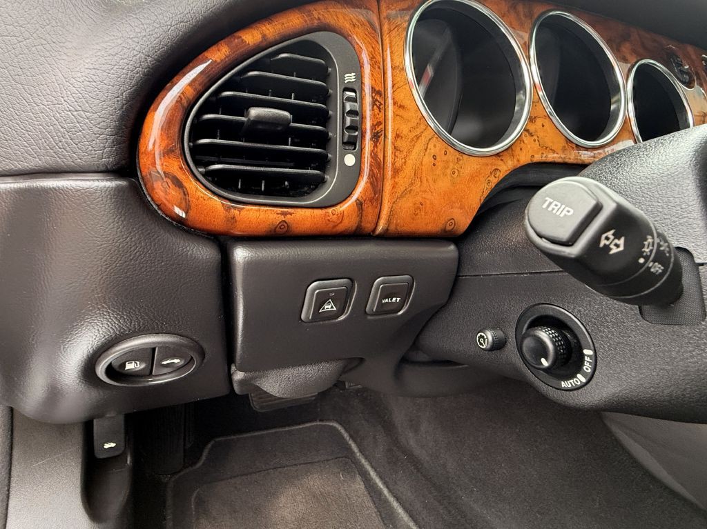 2004 Jaguar XK-Series Image 22