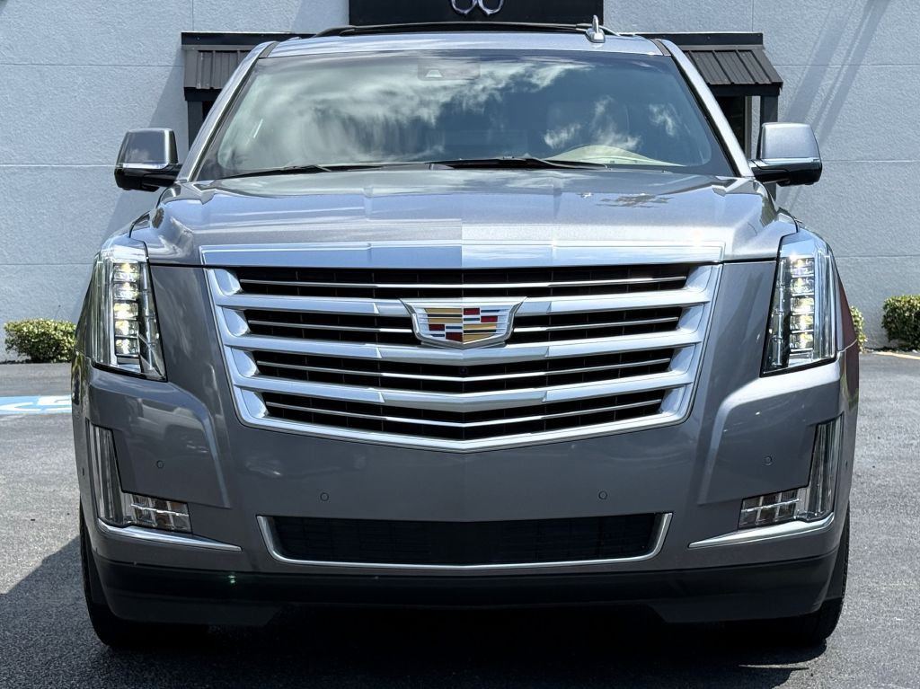 2019 Cadillac Escalade Image 2