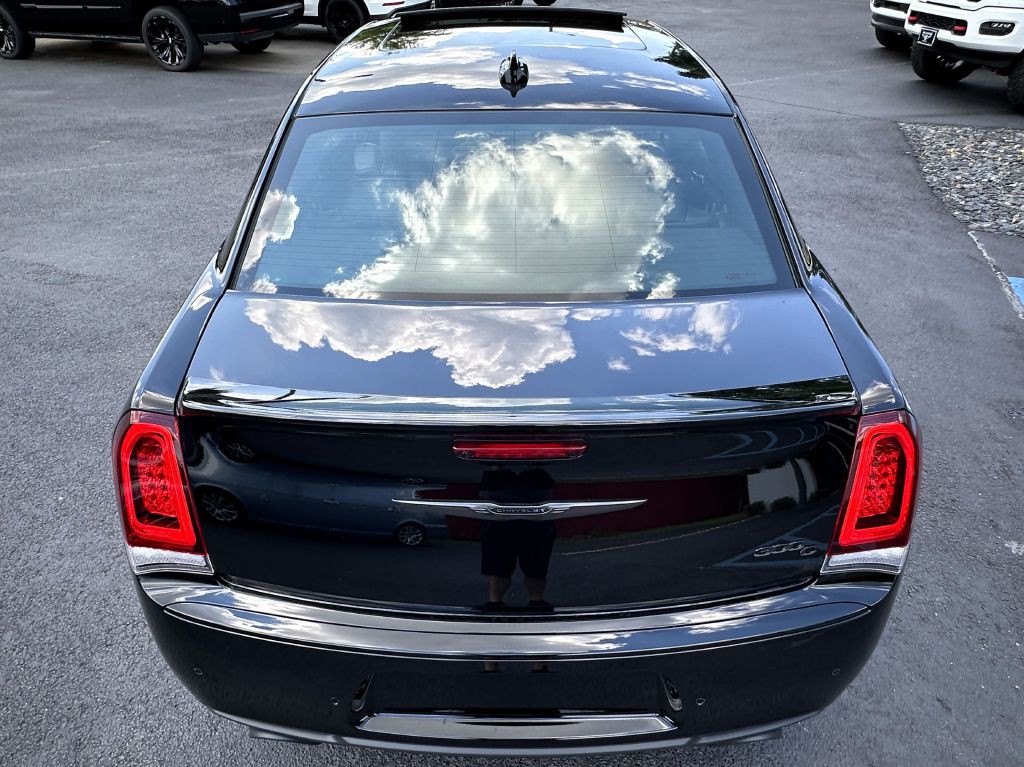 2023 Chrysler 300 Image 9