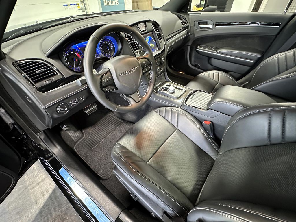 2023 Chrysler 300 Image 16
