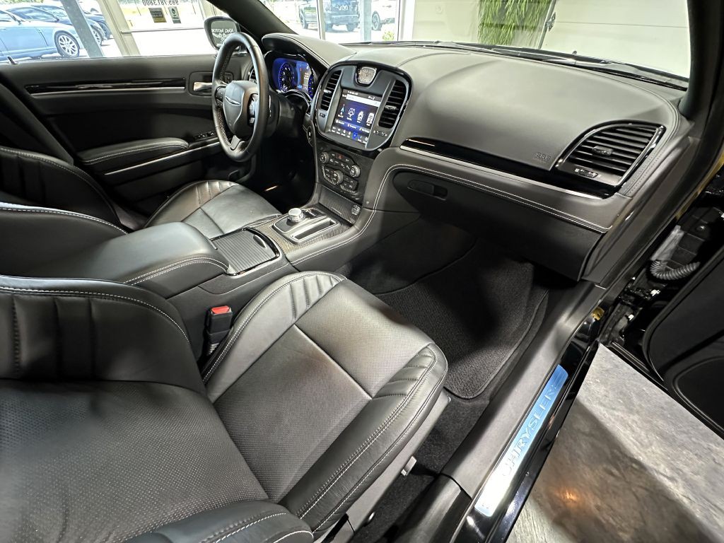 2023 Chrysler 300 Image 18