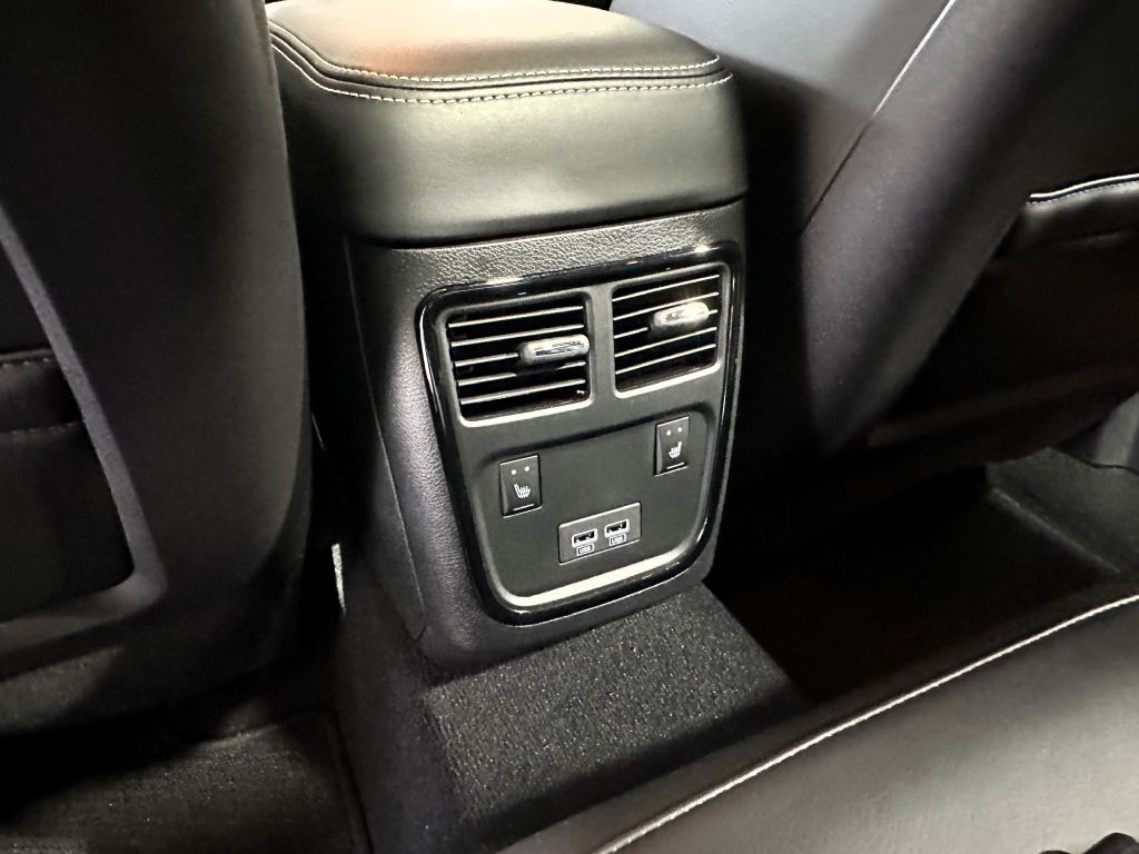 2023 Chrysler 300 Image 22