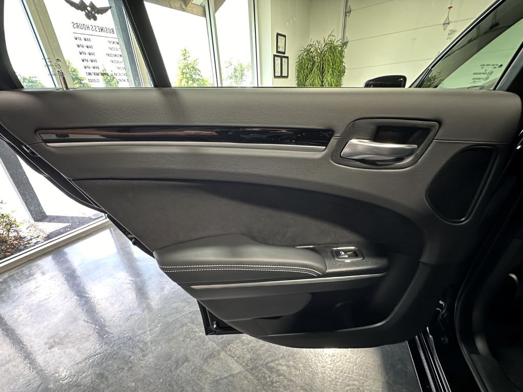 2023 Chrysler 300 Image 33