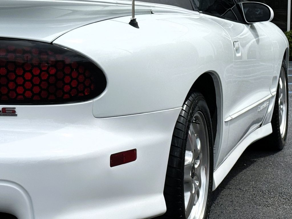 2002 Pontiac Firebird Image 9