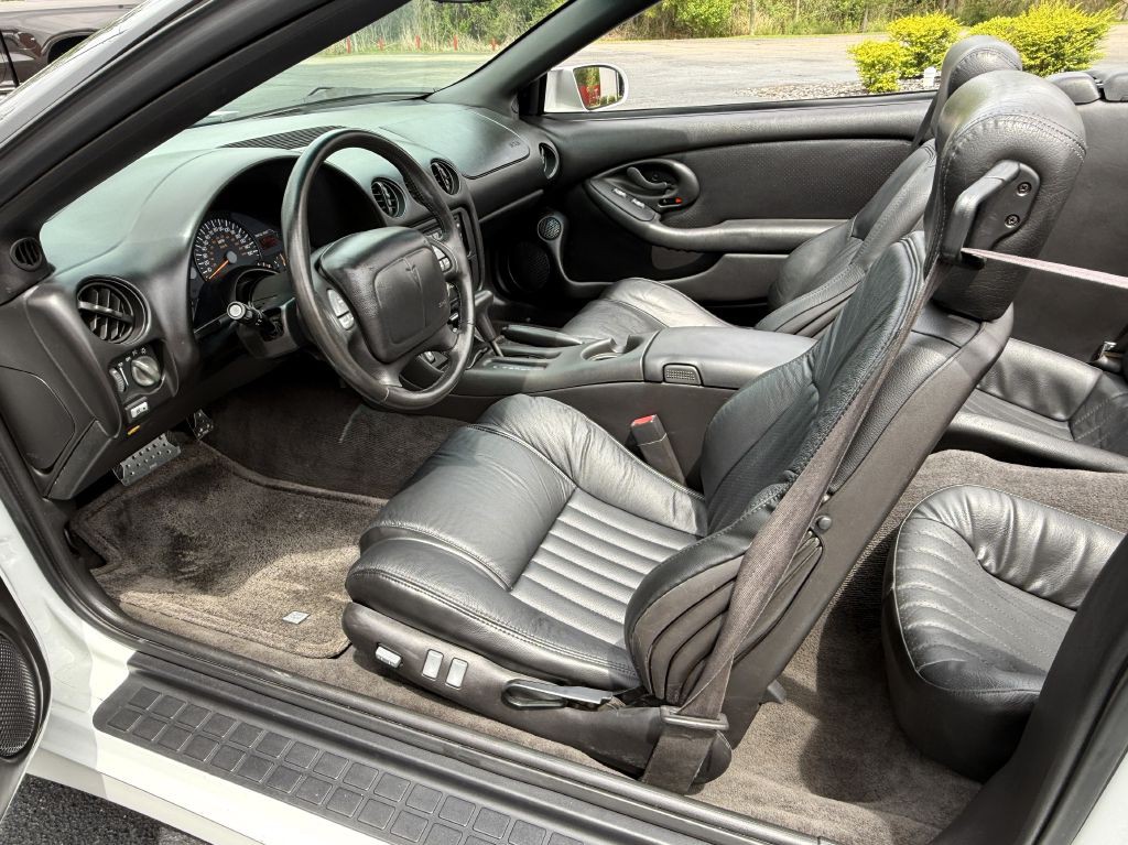 2002 Pontiac Firebird Image 16