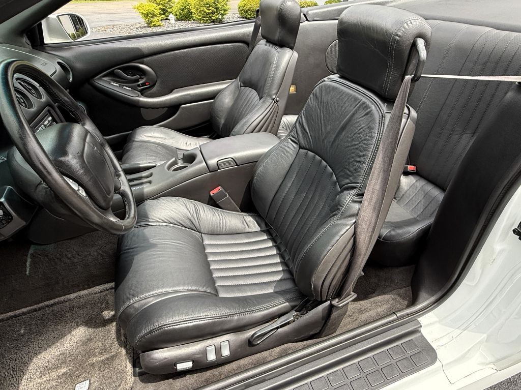 2002 Pontiac Firebird Image 17