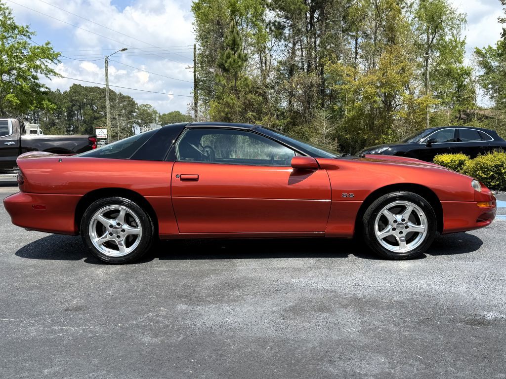 2002 Chevrolet Camaro Image 10
