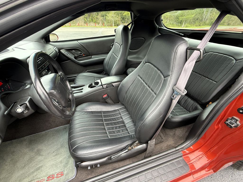 2002 Chevrolet Camaro Image 16