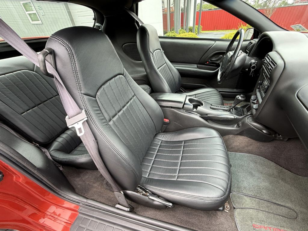 2002 Chevrolet Camaro Image 18