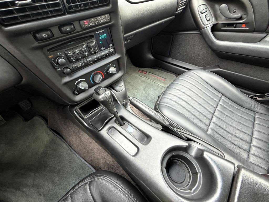 2002 Chevrolet Camaro Image 21