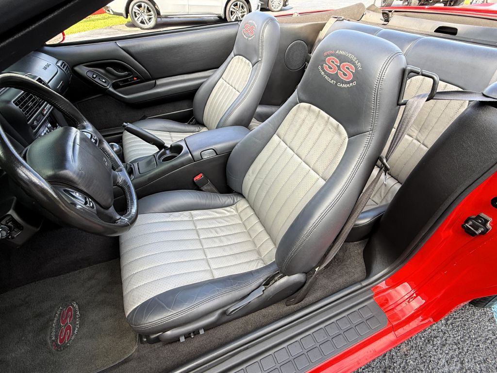 2002 Chevrolet Camaro Image 18