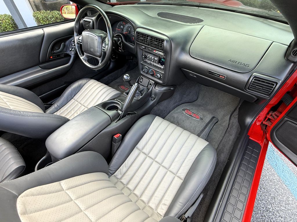 2002 Chevrolet Camaro Image 19