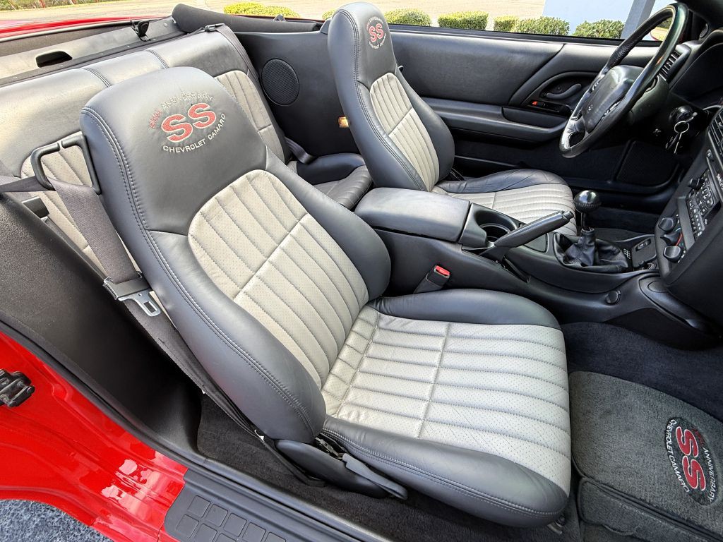 2002 Chevrolet Camaro Image 20