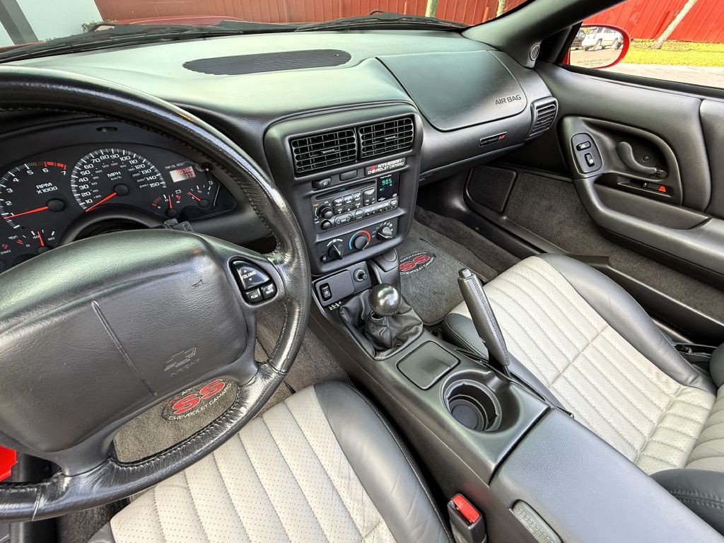 2002 Chevrolet Camaro Image 22