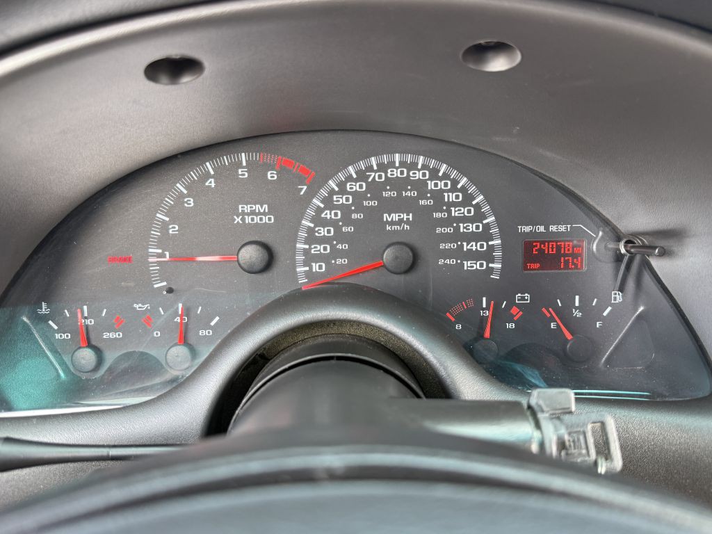 2002 Chevrolet Camaro Image 24