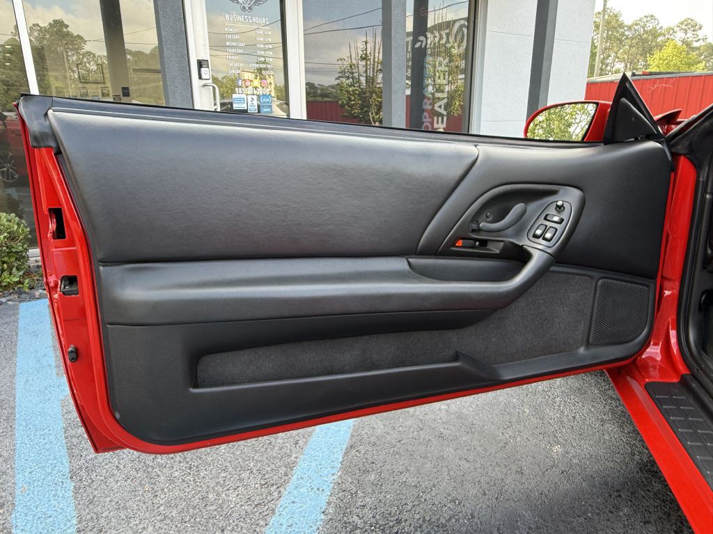 2002 Chevrolet Camaro Image 25
