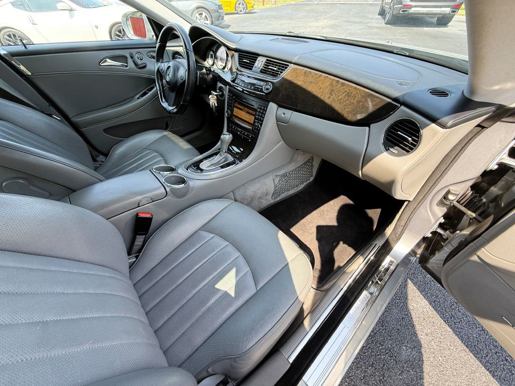 2011 Mercedes-Benz CLS-Class Image 17