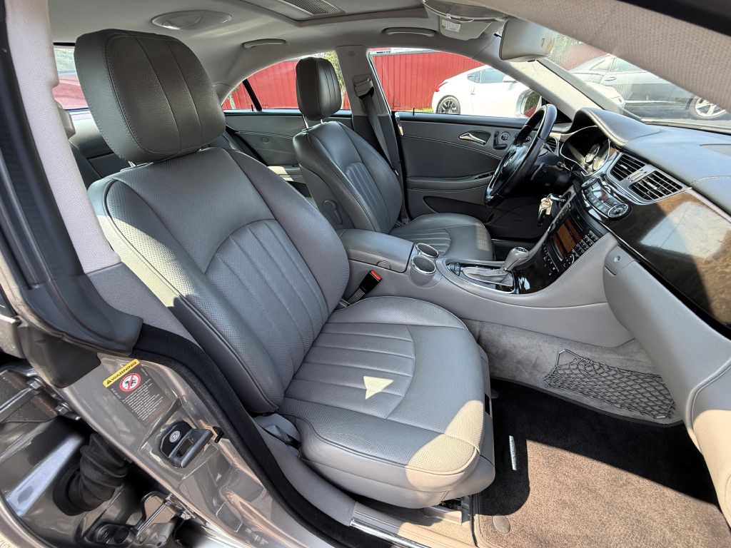 2011 Mercedes-Benz CLS-Class Image 18