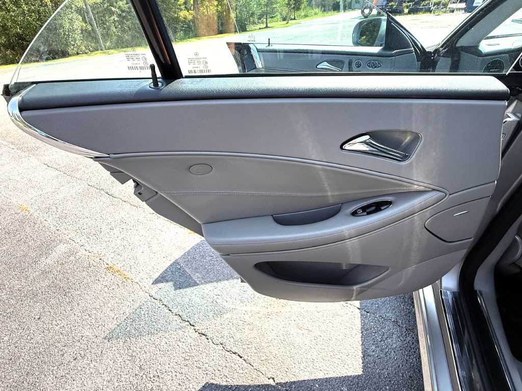 2011 Mercedes-Benz CLS-Class Image 25