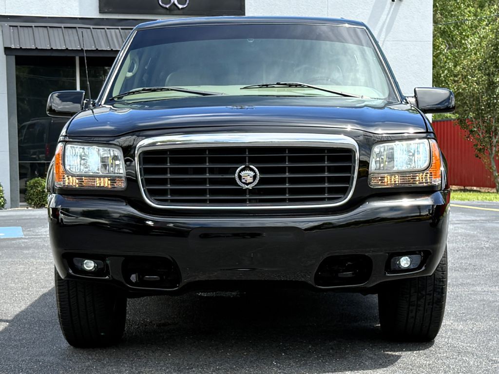 2000 Cadillac Escalade Image 2