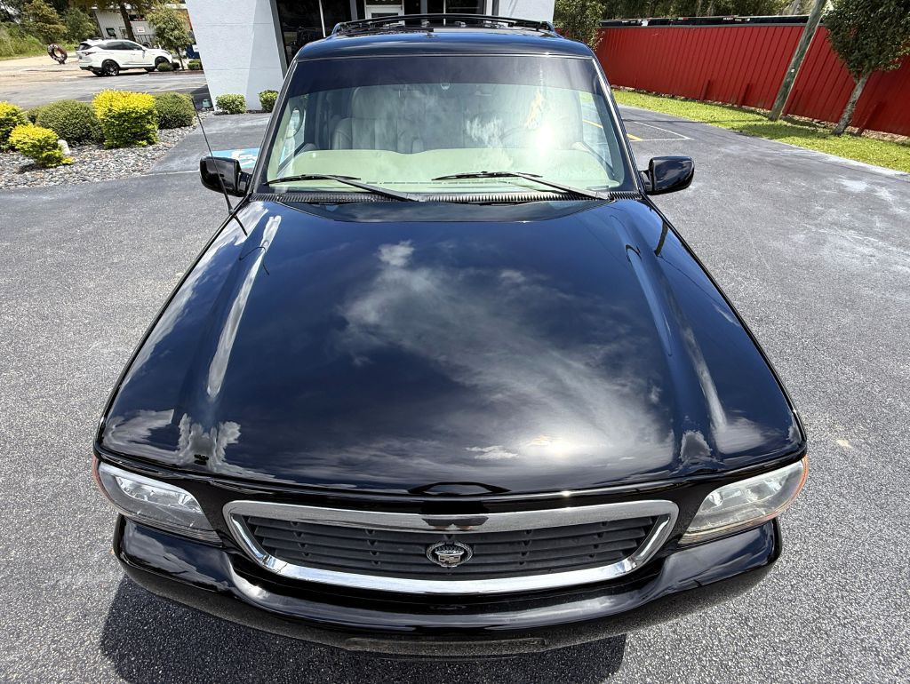 2000 Cadillac Escalade Image 3