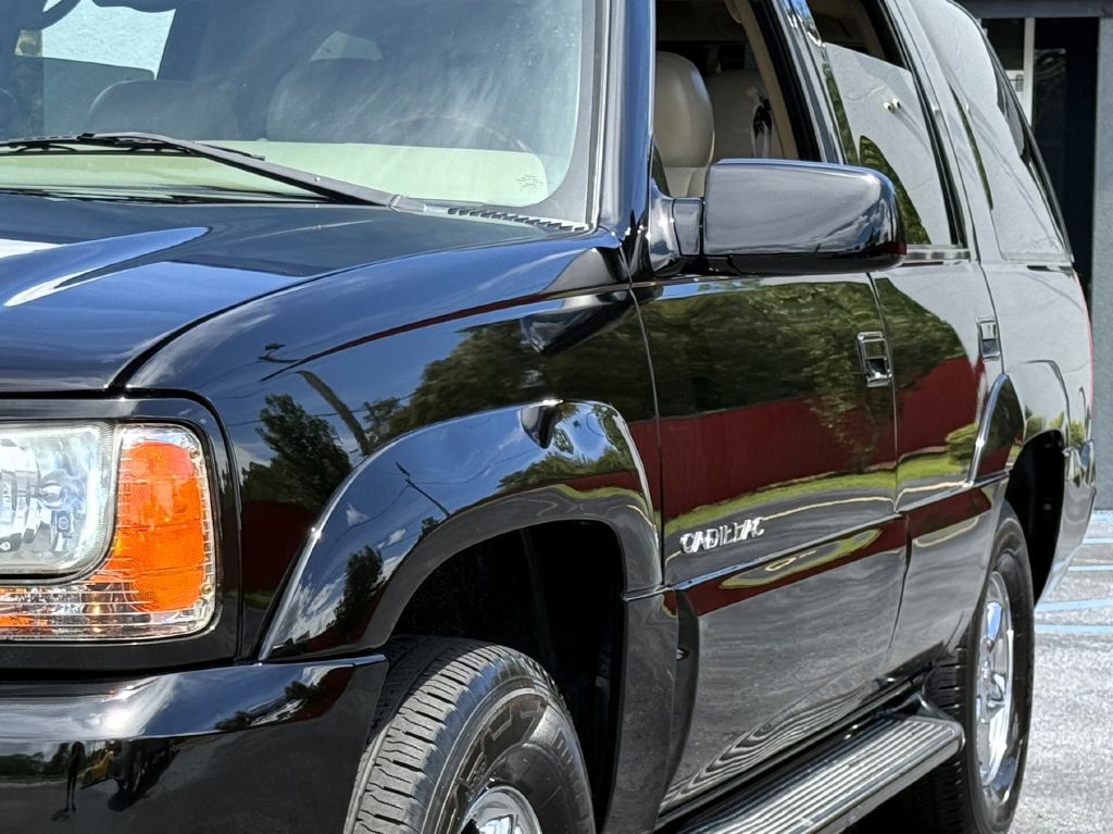 2000 Cadillac Escalade Image 4