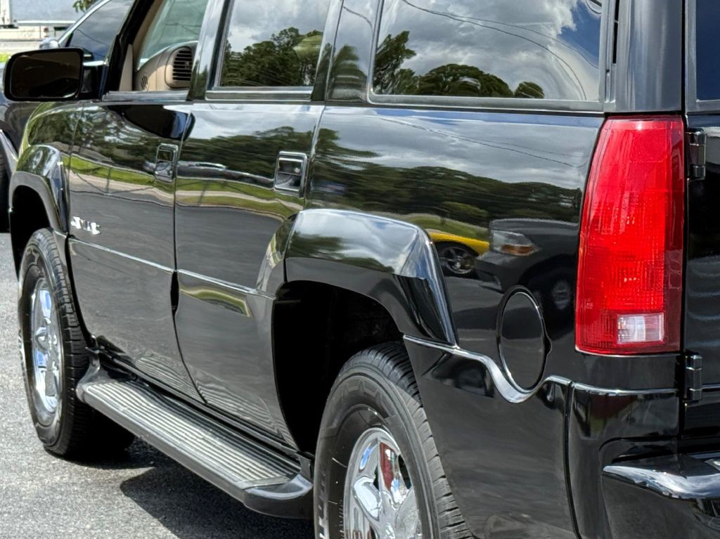 2000 Cadillac Escalade Image 7
