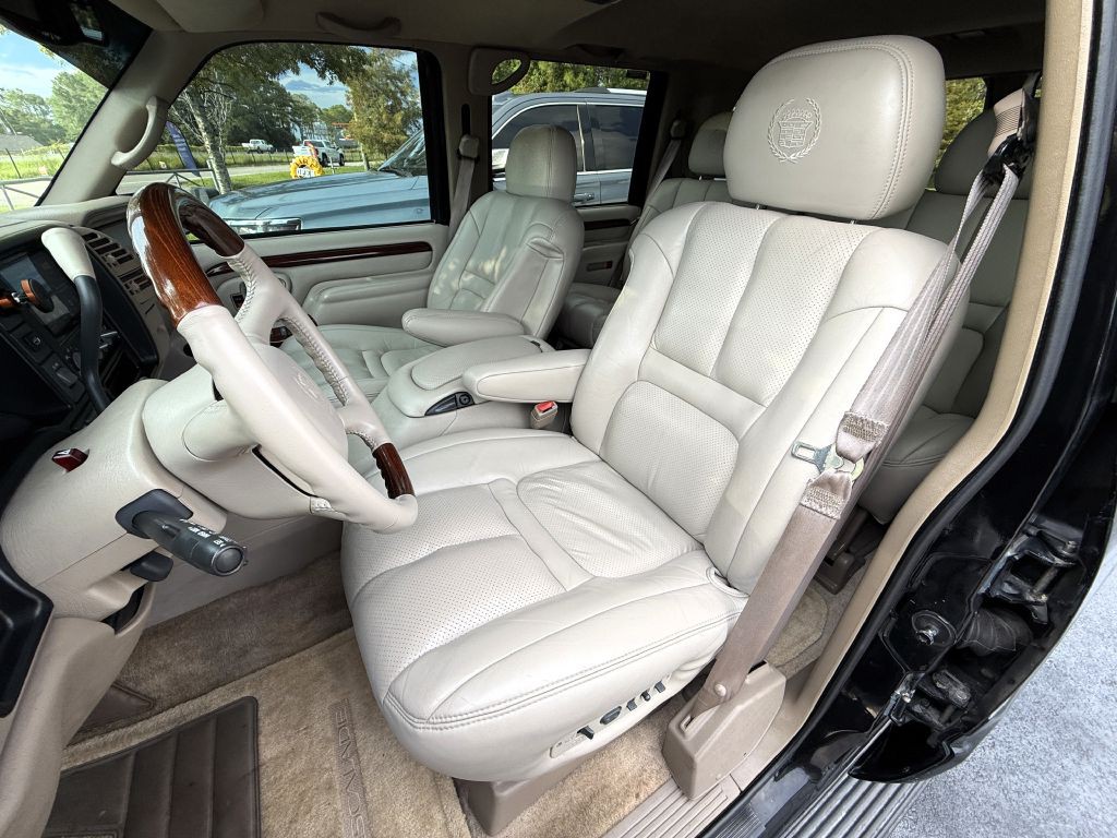 2000 Cadillac Escalade Image 15