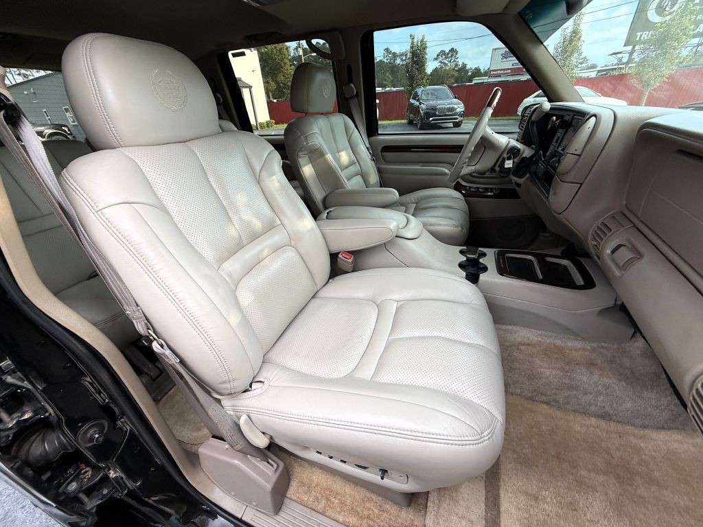 2000 Cadillac Escalade Image 18