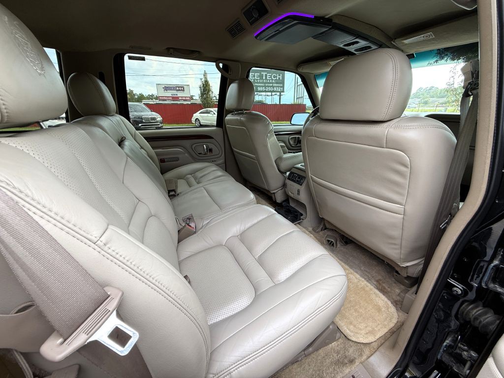 2000 Cadillac Escalade Image 19