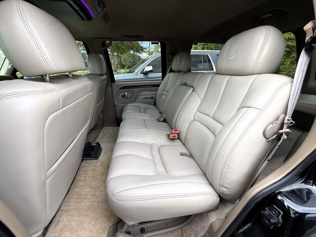 2000 Cadillac Escalade Image 20